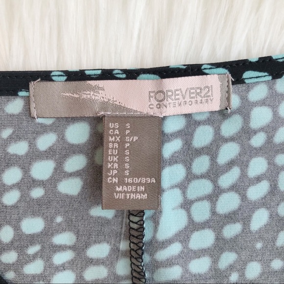 Knot front dotted dress - Picture 3 of 6